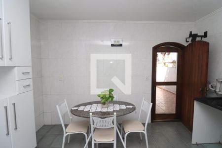 Casa à venda com 240m², 3 quartos e 2 vagasCozinha