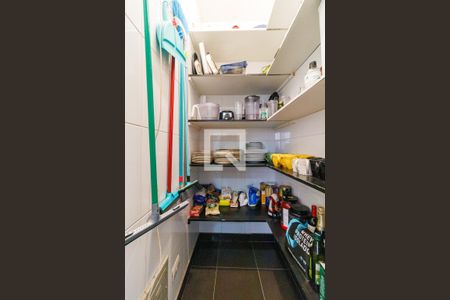Apartamento à venda com 213m², 3 quartos e 3 vagas Apartamento à venda com 213m², 3 quartos e 3 vagasDespensa