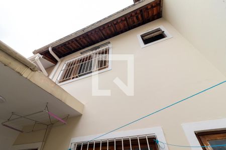 Casa à venda com 89m², 2 quartos e 2 vagasFachada dos Fundos