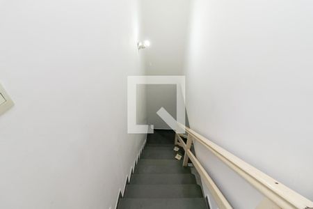 Casa à venda com 89m², 2 quartos e 2 vagasEscada