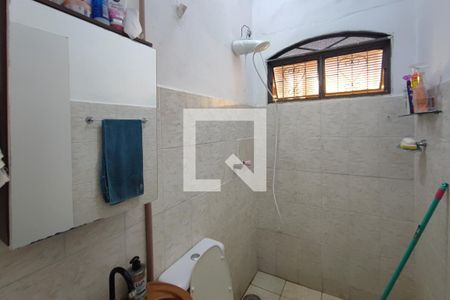 Casa à venda com 600m², 5 quartos e 5 vagasEdícula - Banheiro