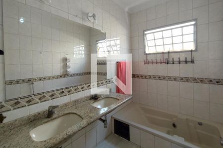 Casa à venda com 600m², 5 quartos e 5 vagasBanheiro Suíte