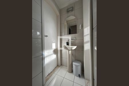 Casa à venda com 250m², 8 quartos e 2 vagas Casa à venda com 250m², 8 quartos e 2 vagasBanheiro 1 e 2