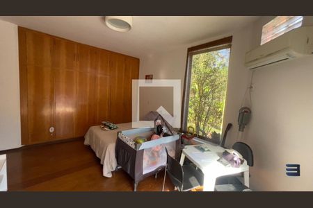 Casa de condomínio à venda com 445m², 4 quartos e 4 vagas