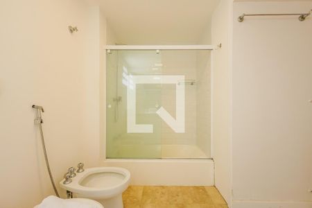 Apartamento à venda com 129m², 3 quartos e 1 vaga Apartamento à venda com 129m², 3 quartos e 1 vagaBanheiro da Suíte