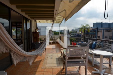 Apartamento à venda com 236m², 3 quartos e 2 vagas Apartamento à venda com 236m², 3 quartos e 2 vagasVaranda gourmet