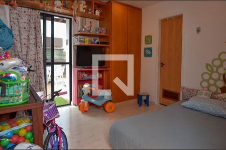 Apartamento à venda com 236m², 3 quartos e 2 vagas Apartamento à venda com 236m², 3 quartos e 2 vagasQuarto 2