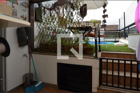 Apartamento à venda com 236m², 3 quartos e 2 vagas Apartamento à venda com 236m², 3 quartos e 2 vagasDespensa