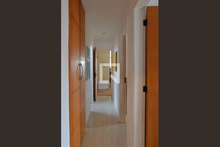 Apartamento à venda com 236m², 3 quartos e 2 vagas Apartamento à venda com 236m², 3 quartos e 2 vagasCorredor