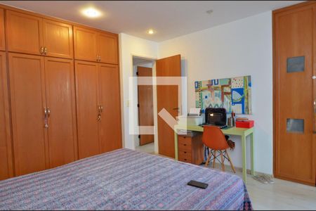 Apartamento à venda com 236m², 3 quartos e 2 vagas Apartamento à venda com 236m², 3 quartos e 2 vagasQuarto 3