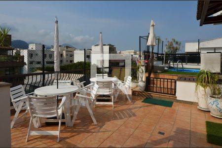 Apartamento à venda com 236m², 3 quartos e 2 vagas Apartamento à venda com 236m², 3 quartos e 2 vagasVaranda gourmet