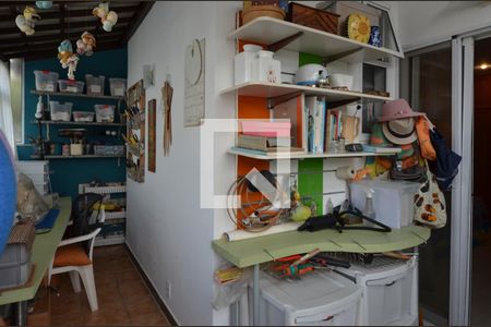 Apartamento à venda com 236m², 3 quartos e 2 vagas Apartamento à venda com 236m², 3 quartos e 2 vagasDespensa