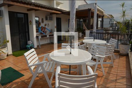 Apartamento à venda com 236m², 3 quartos e 2 vagas Apartamento à venda com 236m², 3 quartos e 2 vagasVaranda gourmet