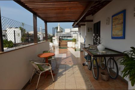 Apartamento à venda com 236m², 3 quartos e 2 vagas Apartamento à venda com 236m², 3 quartos e 2 vagasVaranda gourmet