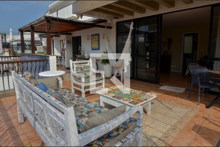 Apartamento à venda com 236m², 3 quartos e 2 vagas Apartamento à venda com 236m², 3 quartos e 2 vagasVaranda gourmet