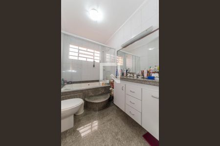 Casa à venda com 300m², 3 quartos e 4 vagasBanheiro da Suíte