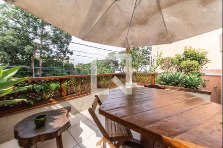 Casa à venda com 300m², 3 quartos e 4 vagasQuintal