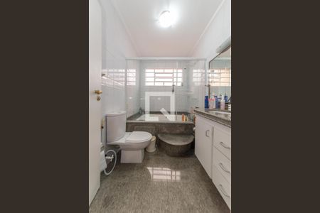 Casa à venda com 300m², 3 quartos e 4 vagasBanheiro da Suíte
