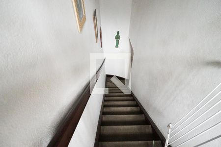 Casa à venda com 160m², 2 quartos e 2 vagasEscada