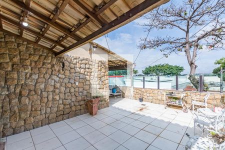 Apartamento à venda com 200m², 4 quartos e 2 vagas Apartamento à venda com 200m², 4 quartos e 2 vagasÁrea externa