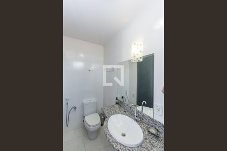 Apartamento à venda com 200m², 4 quartos e 2 vagas Apartamento à venda com 200m², 4 quartos e 2 vagasBanheiro da Suíte