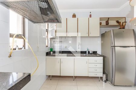 Apartamento à venda com 200m², 4 quartos e 2 vagas Apartamento à venda com 200m², 4 quartos e 2 vagasCozinha