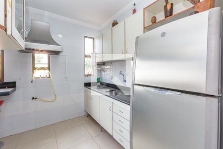 Apartamento à venda com 200m², 4 quartos e 2 vagas Apartamento à venda com 200m², 4 quartos e 2 vagasCozinha