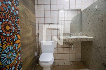 Casa de condomínio para alugar com 240m², 4 quartos e 2 vagas Casa de condomínio para alugar com 240m², 4 quartos e 2 vagasBanheiro da suíte 1