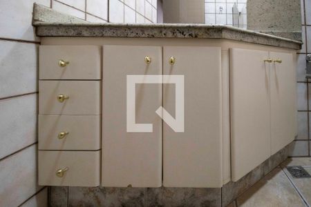 Casa de condomínio para alugar com 240m², 4 quartos e 2 vagas Casa de condomínio para alugar com 240m², 4 quartos e 2 vagasBanheiro da suíte 2