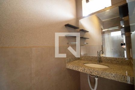 Casa de condomínio para alugar com 240m², 4 quartos e 2 vagas Casa de condomínio para alugar com 240m², 4 quartos e 2 vagasBanheiro suíte piso superior