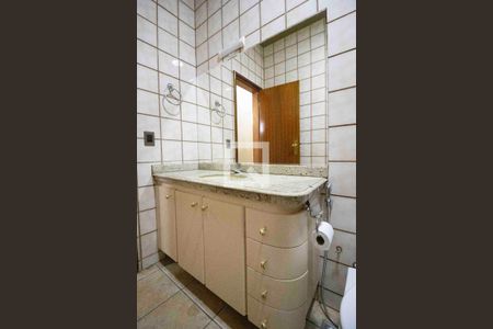 Casa de condomínio para alugar com 240m², 4 quartos e 2 vagas Casa de condomínio para alugar com 240m², 4 quartos e 2 vagasLavabo