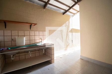 Casa de condomínio para alugar com 240m², 4 quartos e 2 vagas Casa de condomínio para alugar com 240m², 4 quartos e 2 vagasÁrea de serviço