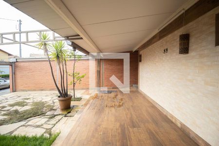 Casa de condomínio para alugar com 240m², 4 quartos e 2 vagas Casa de condomínio para alugar com 240m², 4 quartos e 2 vagasVaranda