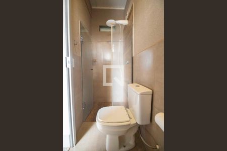 Casa de condomínio para alugar com 240m², 4 quartos e 2 vagas Casa de condomínio para alugar com 240m², 4 quartos e 2 vagasBanheiro suíte piso superior