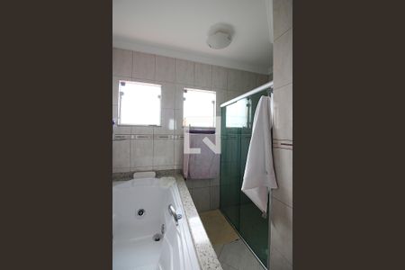 Casa à venda com 213m², 3 quartos e 3 vagasSuíte 1 Banheiro 