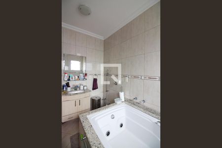 Casa à venda com 213m², 3 quartos e 3 vagasSuíte 1 Banheiro 