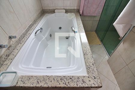 Casa à venda com 213m², 3 quartos e 3 vagasSuíte 1 Banheiro 