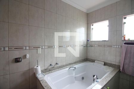 Casa à venda com 213m², 3 quartos e 3 vagasSuíte 1 Banheiro 