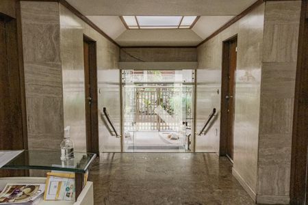 Apartamento para alugar com 383m², 4 quartos e 2 vagas Apartamento para alugar com 383m², 4 quartos e 2 vagasHall de entrada