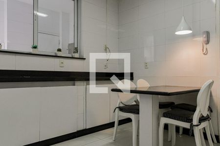 Apartamento para alugar com 383m², 4 quartos e 2 vagas Apartamento para alugar com 383m², 4 quartos e 2 vagasCozinha
