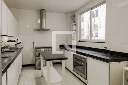 Apartamento para alugar com 383m², 4 quartos e 2 vagas Apartamento para alugar com 383m², 4 quartos e 2 vagasCozinha