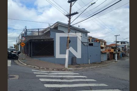 Casa à venda com 122m², 2 quartos e 2 vagas Casa à venda com 122m², 2 quartos e 2 vagasFachada