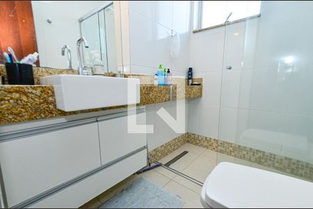 Apartamento à venda com 75m², 2 quartos e 1 vaga Apartamento à venda com 75m², 2 quartos e 1 vagaBanheiro social