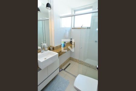 Apartamento à venda com 75m², 2 quartos e 1 vaga Apartamento à venda com 75m², 2 quartos e 1 vagaBanheiro social