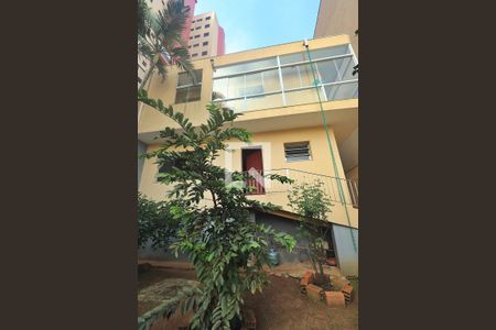 Casa à venda com 500m², 6 quartos e 6 vagasFundos