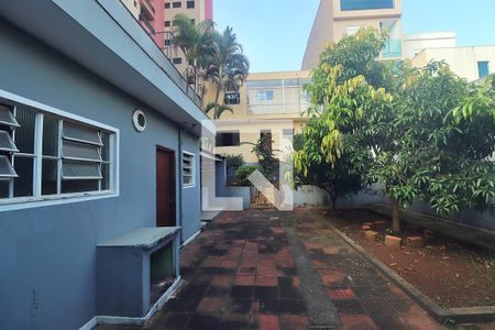 Casa à venda com 500m², 6 quartos e 6 vagasFundos