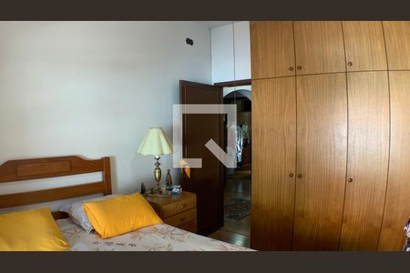 Casa à venda com 310m², 4 quartos e 2 vagas Casa à venda com 310m², 4 quartos e 2 vagasQuarto 1