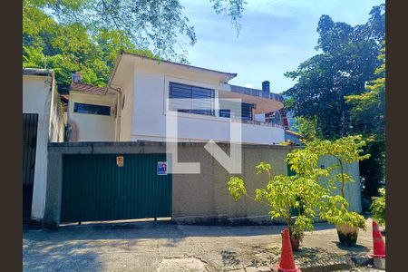 Apartamento à venda com 156m², 5 quartos e 2 vagasFachada com cartaz QA.