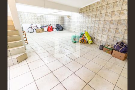 Casa à venda com 220m², 4 quartos e 4 vagas Casa à venda com 220m², 4 quartos e 4 vagasSalão de Festas