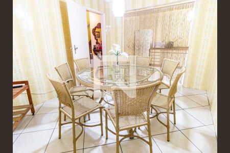 Casa à venda com 220m², 4 quartos e 4 vagas Casa à venda com 220m², 4 quartos e 4 vagasCopa